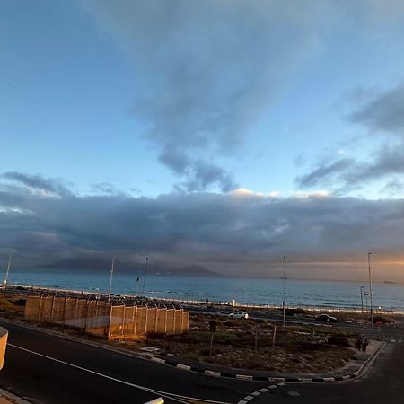 Oceansnest Guest House Bloubergstrand Exteriör bild