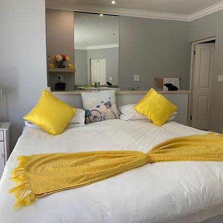 Oceansnest Guest House Bloubergstrand Exteriör bild