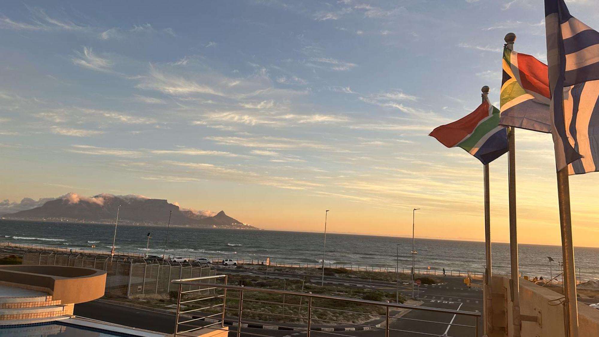 Oceansnest Guest House Bloubergstrand Exteriör bild