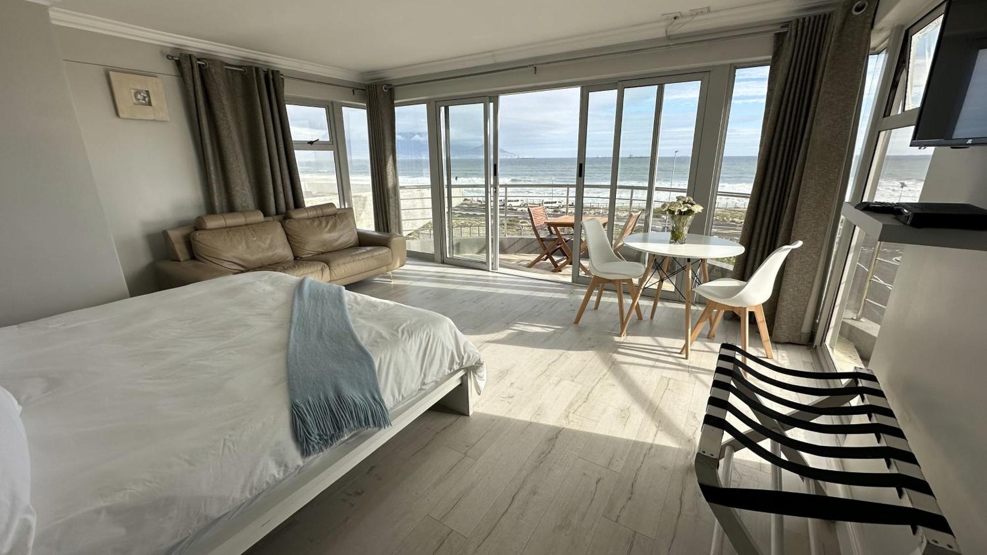 Oceansnest Guest House Bloubergstrand Exteriör bild