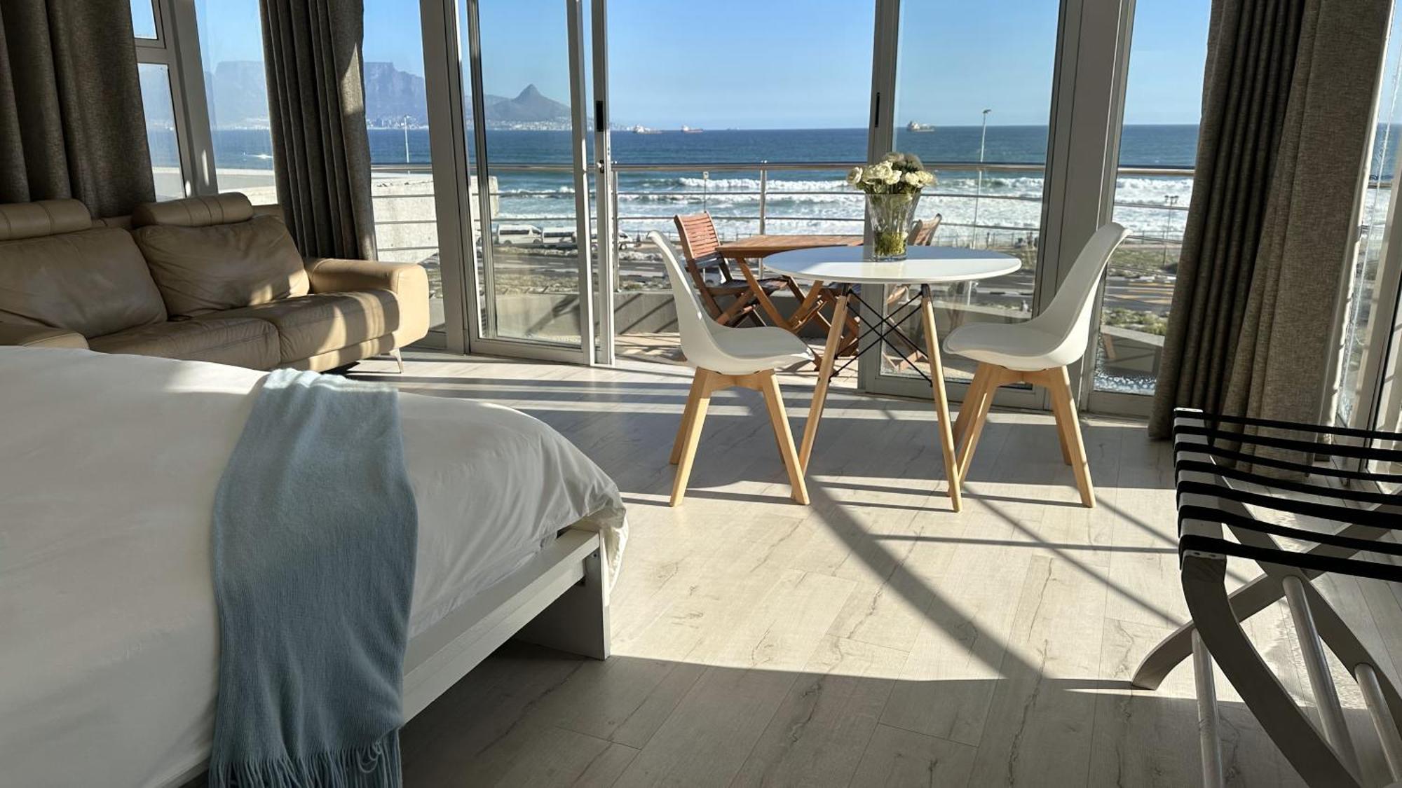 Oceansnest Guest House Bloubergstrand Exteriör bild