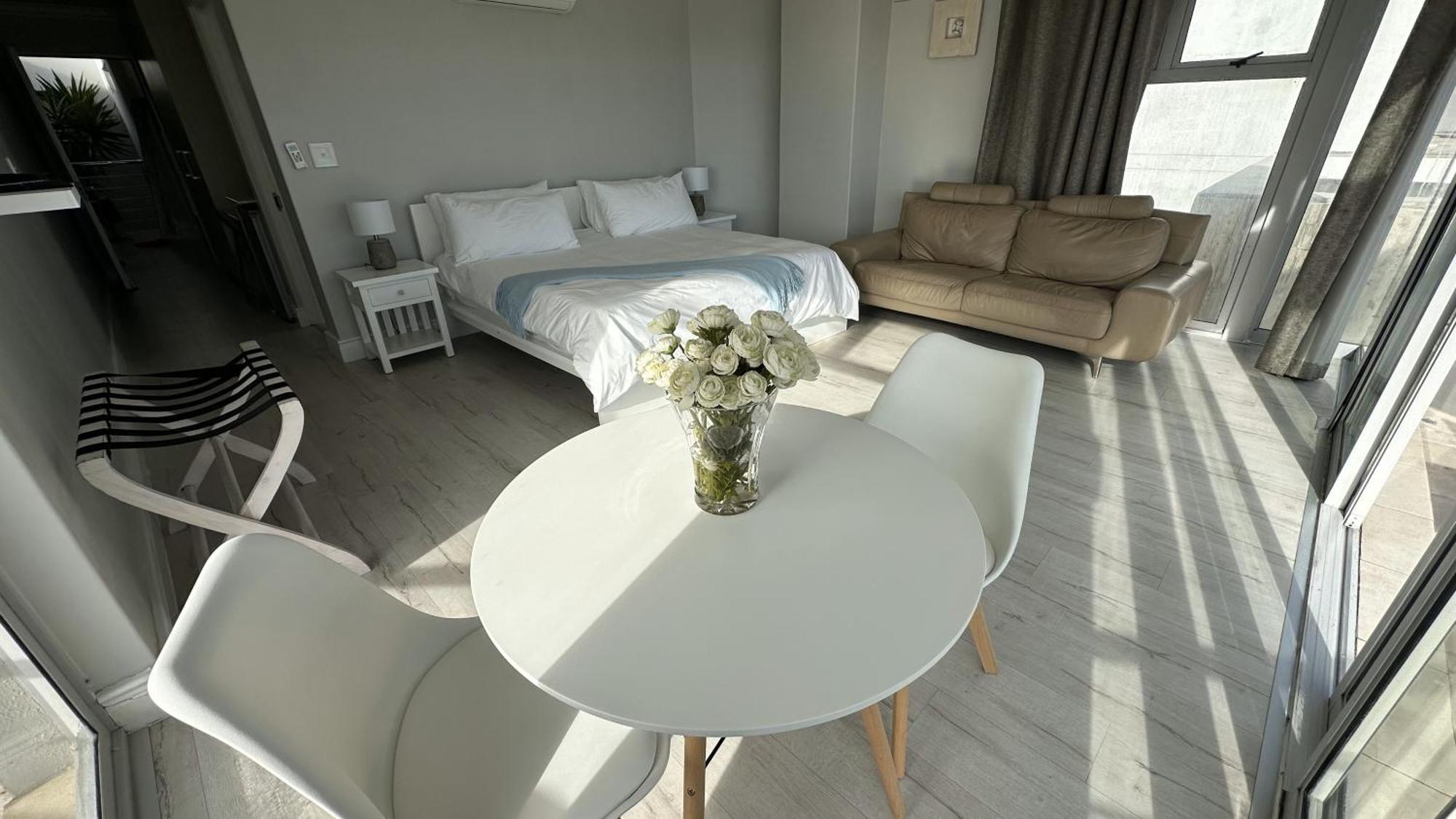 Oceansnest Guest House Bloubergstrand Exteriör bild