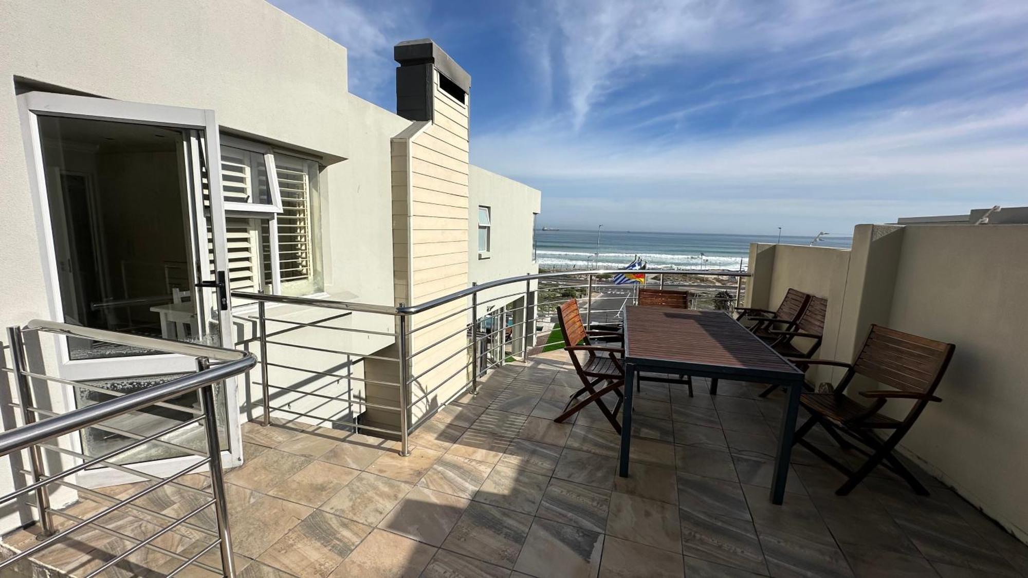 Oceansnest Guest House Bloubergstrand Exteriör bild